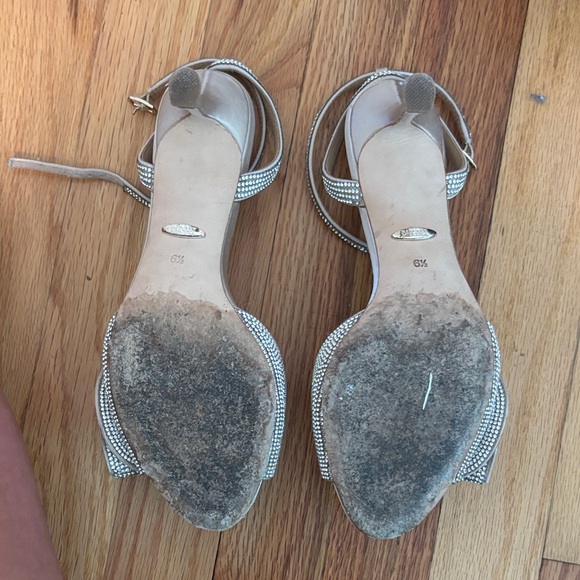 Badgley Mischka Glittering Silver Heels - Picture 4 of 5